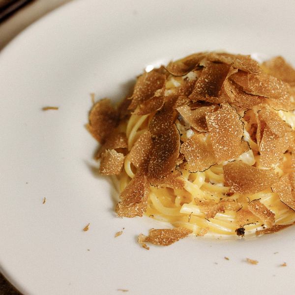 定番から季節の味まで揃う人気のパスタ。ランチもディナー満足できる一皿をご用意。