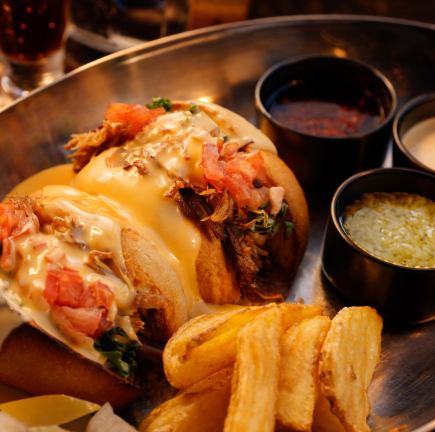 [Very popular! Lunch only!] Great value set with pulled pork hamburger and drink! 1980 yen