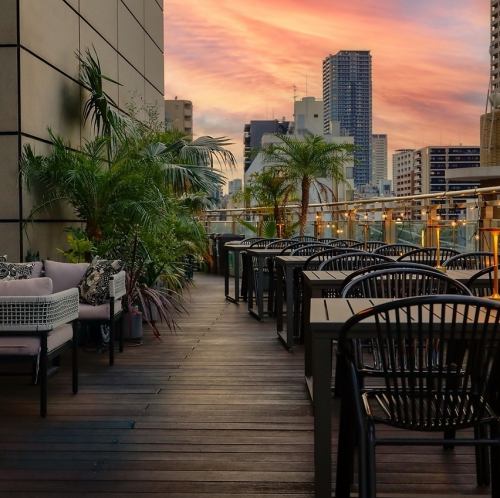 雰囲気抜群のテラス席は夜景を楽しむことができます！