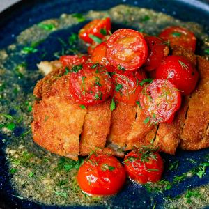 사원 돼지 어깨 로스 양유 치즈 플라이 신선한 토마토 소스