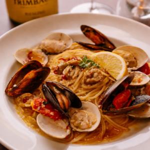 하마 구리와 홍합의 페페론 치노