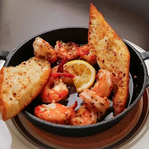 Garlic shrimp ajillo (served with 2 slices of baguette)