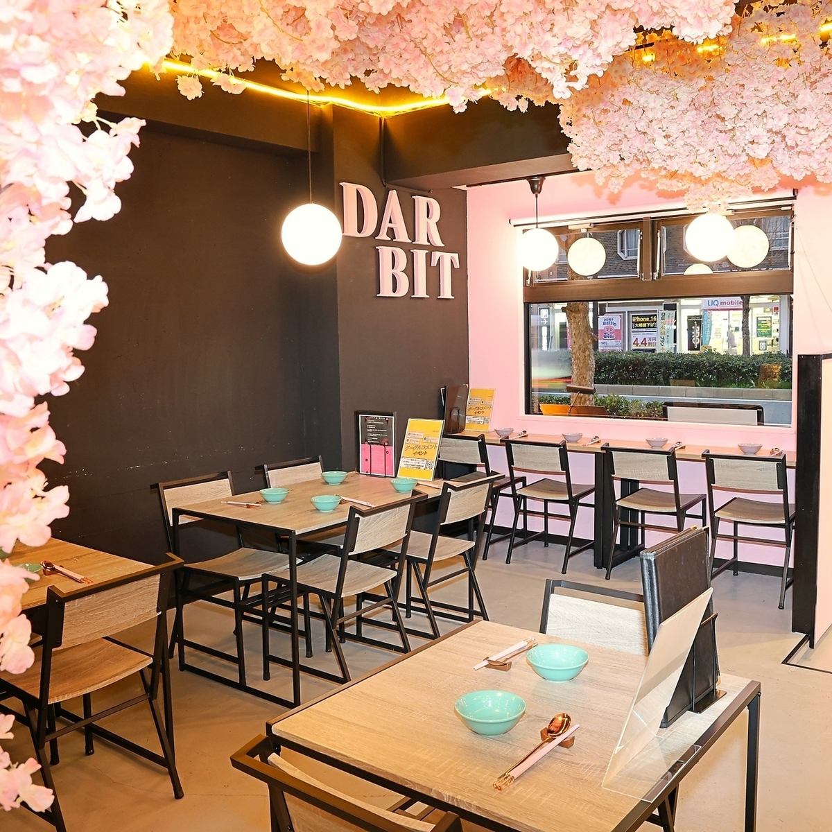 店内の雰囲気や料理の彩りはインスタ映え間違いなし！