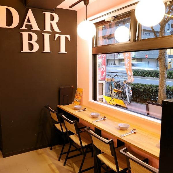 ≪雰囲気◎店内装≫ 月と桜をテーマにした美しい内装が自慢の空間。優雅な雰囲気の中、女性にも親しみやすい心地よいインテリアが広がります。インスタ映えするスポットも充実しており、友人とのおしゃべりや特別なデートにもぴったりな、落ち着いた雰囲気の中で美しい空間で心も豊かにするひとときをお楽しみください！