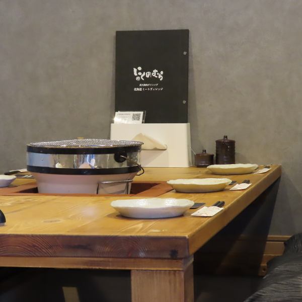 少人数様用のテーブル席も完備◎【#北海道#旭川#焼肉#豊岡#炭火焼肉#炎#肉#うずまきソフトクリーム#牛タン#カルビ#アブリーノ#宴会#デート#女子会#誕生日#記念日#個室#家族#子連れ#体験#飲み放題#旭山動物園#海鮮#ジンギスカン#居酒屋】