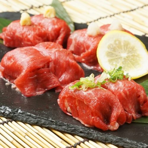 【神戸駅すぐの和食居酒屋】肉寿司・海鮮・串焼きが自慢