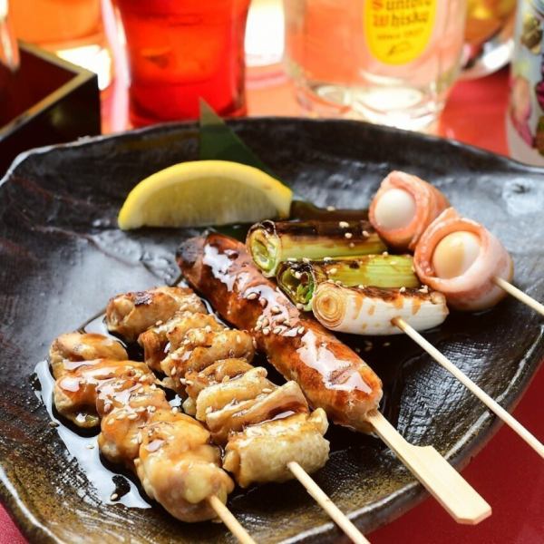 Enjoy a variety of dishes perfect for parties, such as yakitori, skewers, and seafood, all available à la carte and in unlimited quantities!