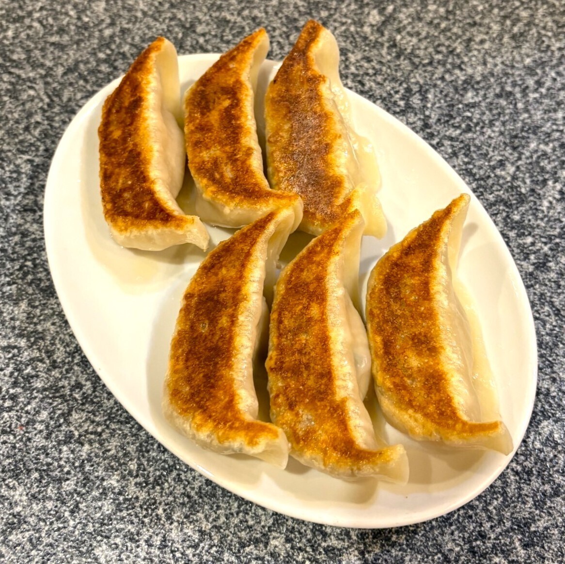 カウンターもございますのでおひとりでも歓迎です