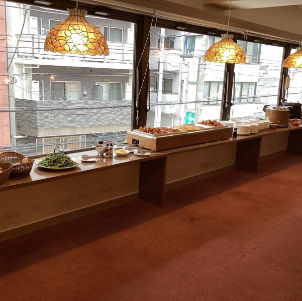 【貸切利用もOK!】広々とした店内は最大80名様までの貸切利用も承っております◎大人数のご宴会から女子会などプライベートなお集まりまで幅広くご利用いただけます。飲み放題付きのコースメニューもございますので、ご希望の際は店舗までお気軽にお問い合わせください。