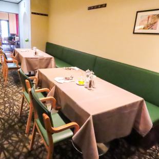 女子会や大切な方との食事に最適です！テーブル席は片側がソファ席となっておりますので、お子様でもご案内可能です。※お子様用の椅子はご用意しておりません。