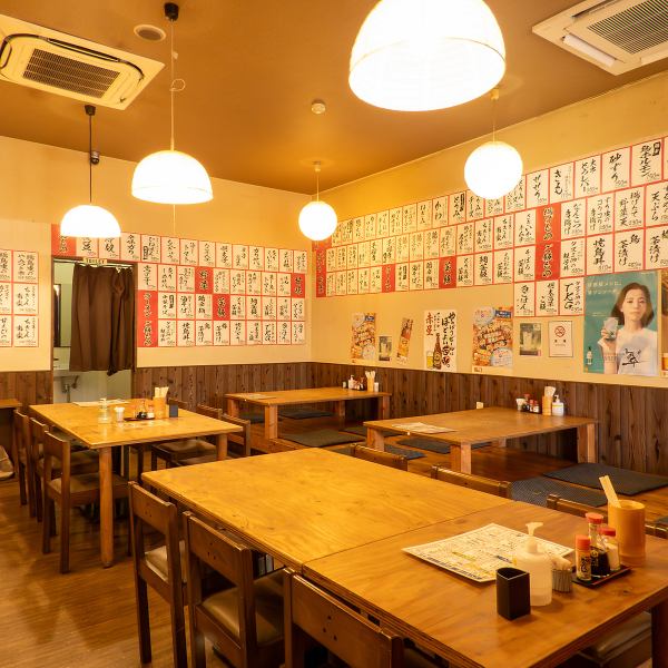当店では、4名席と6名席をご用意しており、宴会やデートなど様々なシーンに最適です。温かみのある落ち着いた雰囲気の中で、親しい友人との楽しいひとときや、大切な人との特別な時間をお過ごしいただけます。お料理と共に心温まるひとときをお楽しみください。ぜひご予約をお待ちしております！