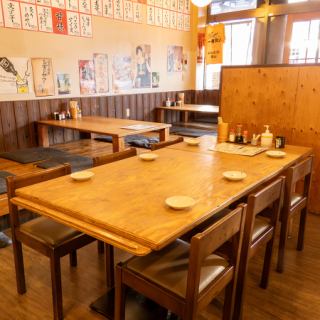 4名様～6様様向けのテーブル席をご用意しております。少人数の飲み会や女子会、会社宴会などに最適です。また、ご家族でのカジュアルなお食事にもおすすめですよ♪ご友人同士でのお集まりや、ご接待などにもご利用いただけます。