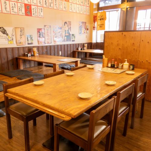 4名様～6様様向けのテーブル席をご用意しております。少人数の飲み会や女子会、会社宴会などに最適です。また、ご家族でのカジュアルなお食事にもおすすめですよ♪ご友人同士でのお集まりや、ご接待などにもご利用いただけます。