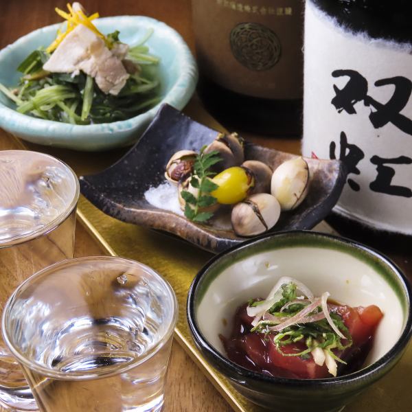 We are proud of our assortment of sake! We also have a wide variety of dishes such as roasted edamame, iburi-gakko and cream cheese.