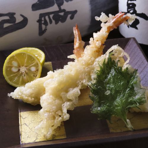 揚げたてのサクサクの天ぷらを。量の調整も可能ですのでお気軽に仰ってください♪