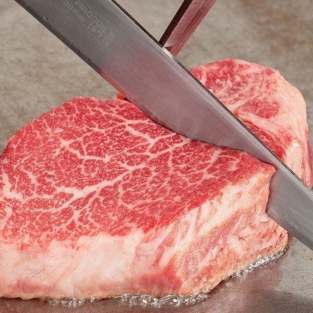 薬院にあるステーキがメインの鉄板焼店/九州産A4A5ランク黒毛和牛ステーキ￥2400～