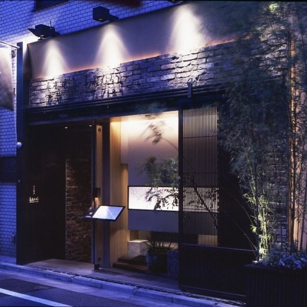 1 minute walk from the west exit of Ebisu station.There is an adult space that values the Japanese taste.With excellent access, you can feel free to drop in on your way home from work.Great for a drink after work or a drinking party with friends.We also accept reservation consultations!