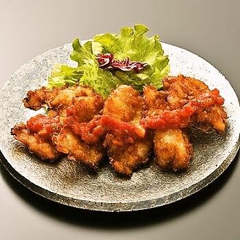 Crispy fried chicken with spicy tomato sauce