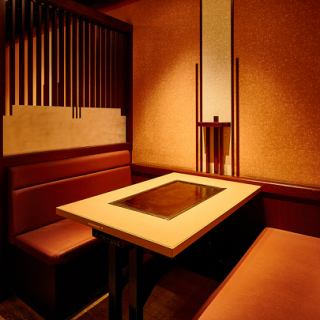 [Table seating for 2 to 4 people] 2 to 4 people OK★Private space for small groups!Suitable for various purposes such as banquets, drinking parties, company banquets, birthday parties, dates, group parties, meals, etc. Please use it.Relax and enjoy carefully selected drinks and food.