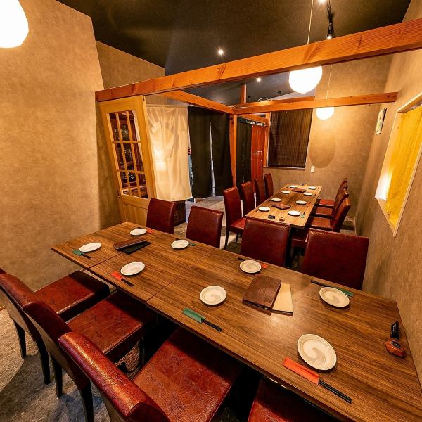 【ご宴会向け個室席】9～20名様向けご宴会席です。5500円～飲み放題付きコースもご用意しております。