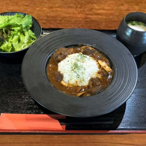 こんばんは肉助です🙇‍♀

ランチメニューリニューアル！
牛タンのスパイシーカレーセット1490円(税込)🍛

煮込みタンを使用した白湯スープとミニサラダ付き。

この機会にぜひ、お召し上がり下さい。

#肉助 #ステーキ #上大岡 #上大岡グルメ #上大岡居酒屋 #上大岡ステーキ #神奈川グルメ #横浜グルメ #桜木町グルメ #上大岡牛タン #港南中央グルメ #上永谷グルメ #杉田グルメ #金沢文庫グルメ #下永谷グルメ #富岡グルメ #みなとみらいグルメ #港南台グルメ #弘明寺グルメ #牛タン #上大岡牛タン #関内ランチ #横浜ランチ #桜木町ランチ #上大岡カレー #上大岡ランチ #japnesefood #yokohamafood #yokohamatravel #요코하마