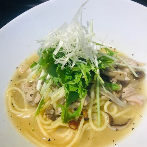 Japanese-style chicken and mushroom soup pasta