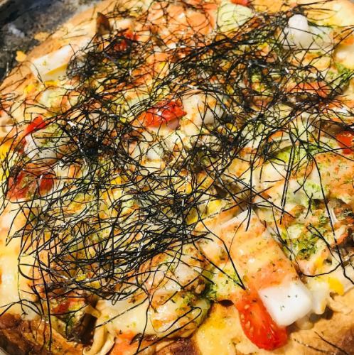 Japanese-style mentaiko pizza with mochi and mushrooms