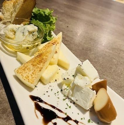 四種チーズの彩り盛り合せ