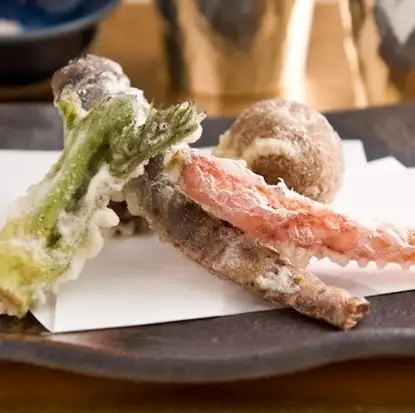 旬の新鮮な魚介を使った「特選寿司」