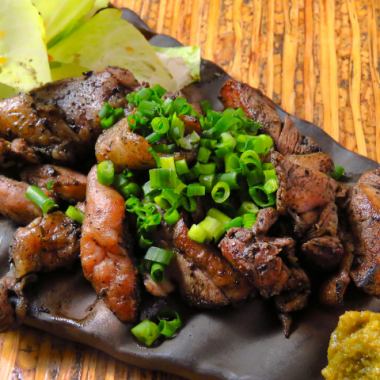 【仅限12月♪ 仅限晚上8点后】派对套餐☆120分钟【畅饮】包含本店特色烤鸡腿在内的4道菜☆3000日元