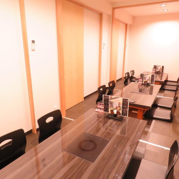 [Available for large groups] There are 1 private room for 2 people and 5 private rooms for 4 people.Not only can you use it on a date, but you can also use the three digging rooms with partitions, so it is a perfect seat for various banquets.Please use it for various occasions such as family gatherings and banquets with colleagues and friends.