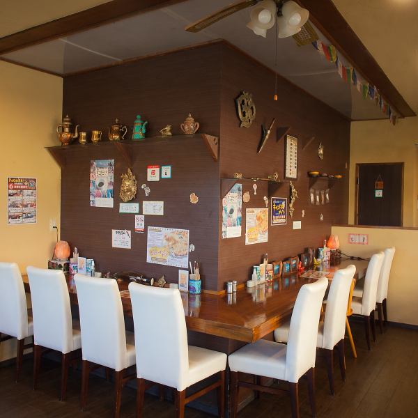 静かな住宅街にひっそりと佇む当店は、隠れ家的な雰囲気のお店です。アジアンテイストのインテリアと、豊かな緑に囲まれた落ち着いた店内で、心ゆくまでゆっくりとしたお食事の時間をお過ごしいただけます♪