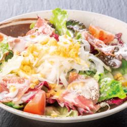 Caesar salad with raw ham