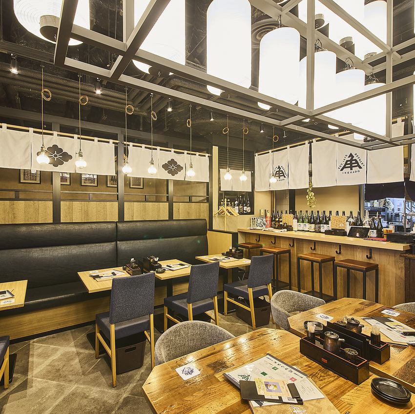Directly connected to Marunouchi/Tokyo Station! We can also accommodate lunch parties and private parties for groups of 50 or more.