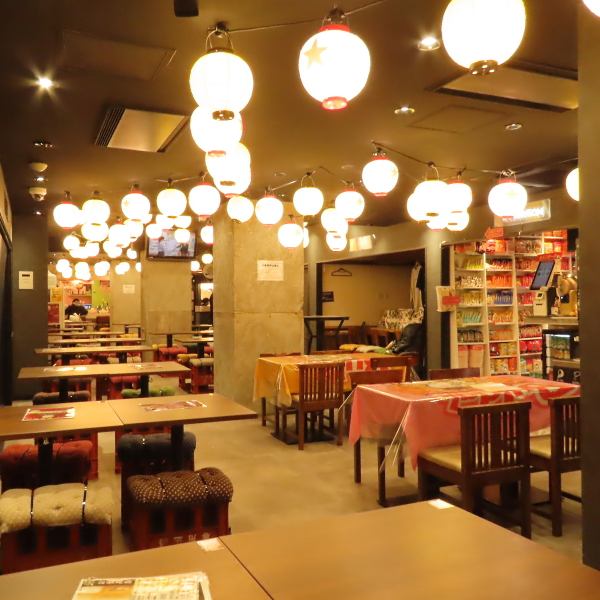 駅からのアクセスが良く、集まりやすい当店!お昼からアルコールをご提供しているので、ママ友との昼飲みや女子会にぴったりです。ラーメン以外のおつまみや一品料理も充実していますよ♪!