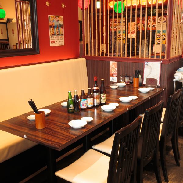 Our shop has table seats and counter seats.As for table seats, it is possible to connect seats and use it even for a large number of groups.