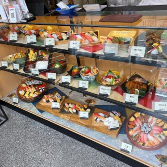 How about buying it as a souvenir on your way home? You can easily enjoy sushi at home! We purchase from the market in Senju every morning, Enjoy fresh seafood!
