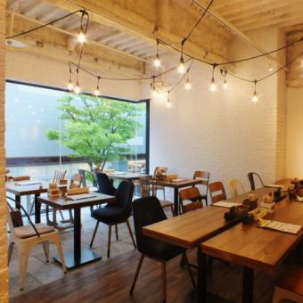 [Projector and microphone equipped] We accept reservations for private events such as wedding receptions for up to 40 to 60 people.Wedding after-party plan with all-you-can-drink included starts from 3,500 yen including tax.