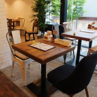 [A relaxing lunch cafe] An Italian restaurant and cafe where you can relax in a seat near the window where bright sunlight pours in.You can enjoy DELI meals supervised by a registered dietitian.