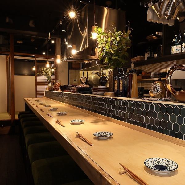 落ち着いた雰囲気の店内はデート、女子会、合コンなど様々なシーンに最適です。個室もございますので周りを気にせずお楽しみいただけます。