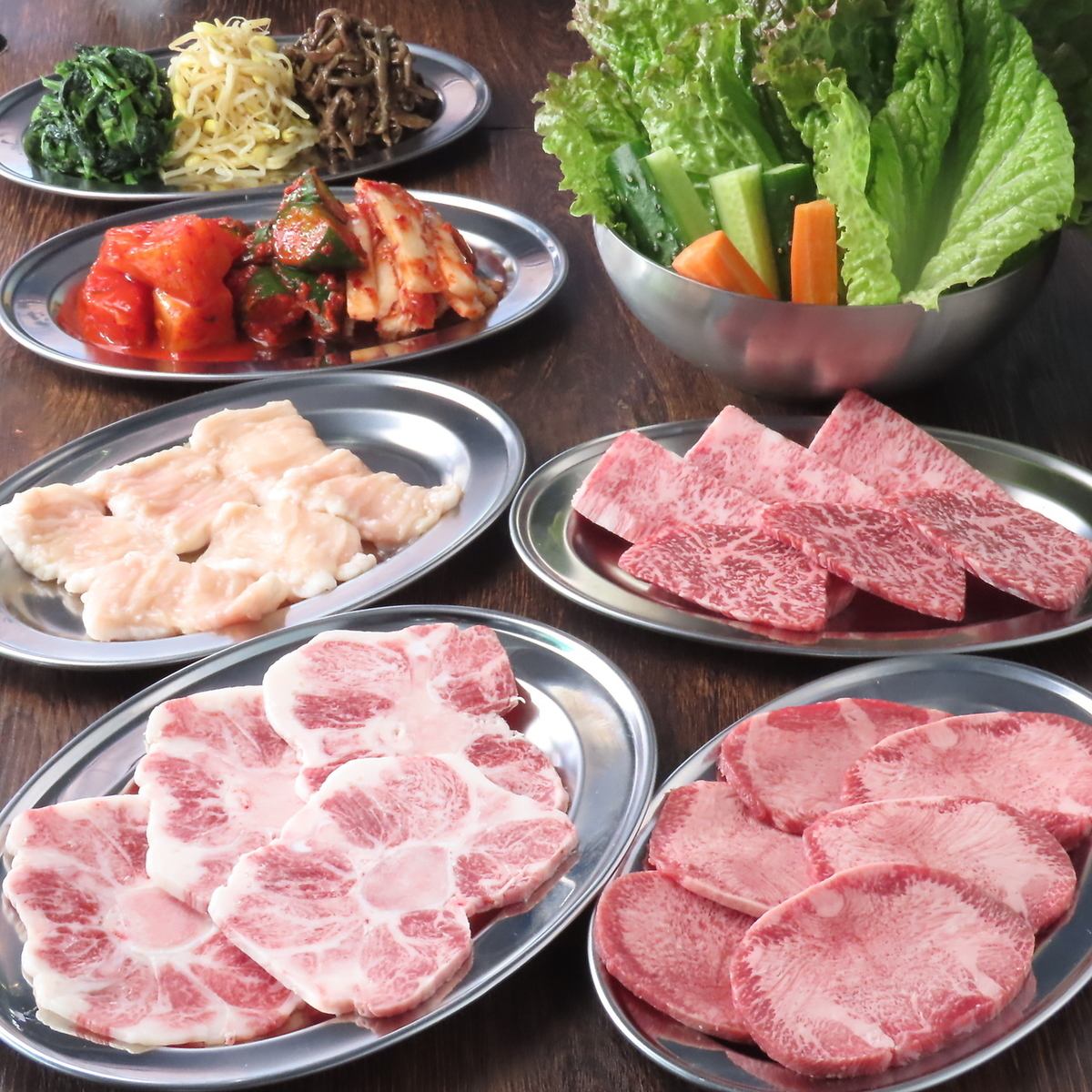 [从东长崎站南口步行约1分钟]提供新鲜内脏和韩国烧酒的烤肉吧♪