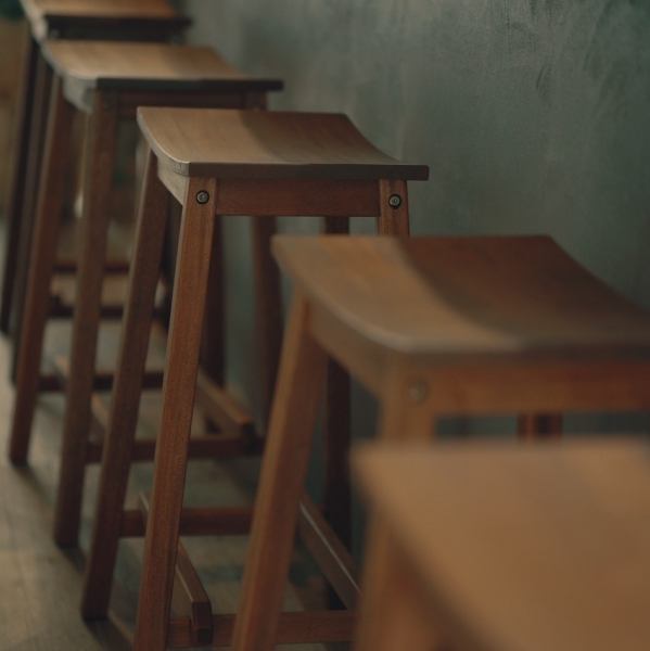 お一人様でも気軽に立ち寄れるオープンキッチンを囲むカウンター席をご用意！アットホームな雰囲気が魅力です。健康志向の女性に嬉しいメニューが充実しているため、初めての方でも安心してご来店いただけます。もちろん、デートや女子会に最適なテーブル席もあり、幅広いシーンでご利用いただける居心地の良い空間です◎