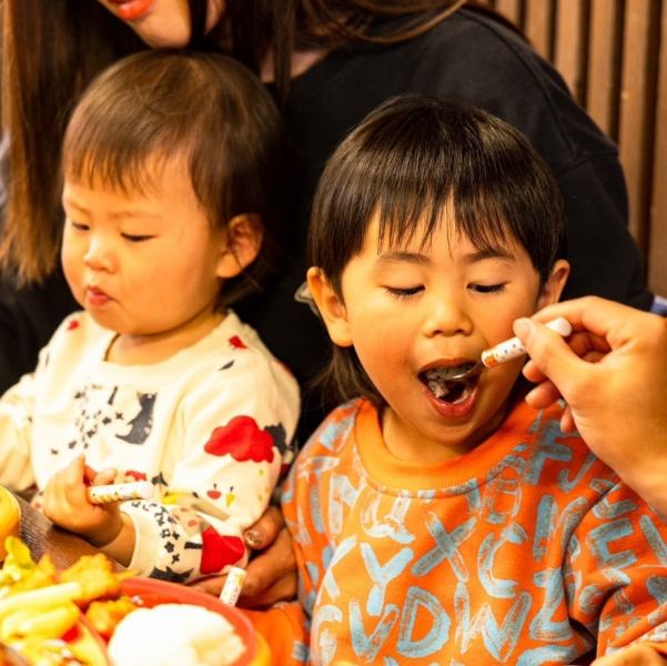 【가족에서의 이용도 물론 OK!】가족에서의 이용도 물론 OK!어린이 플레이트나 어린이 동반석 등 패밀리에서의 내점도 확실히 서포트하고 있습니다◎가족에서의 식사, 생일회, 연회나 파티 등 뭐든지 억울♪