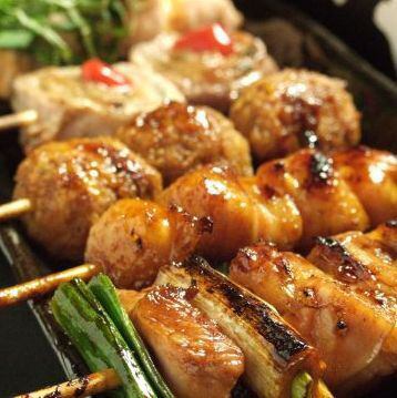 我们提供每天从鸟取县直送的大山鸡烤鸡肉串，每串 99 日元起！