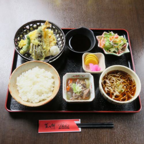 [Japanese / A meal] Tempura set meal of shrimp and seasonal vegetables