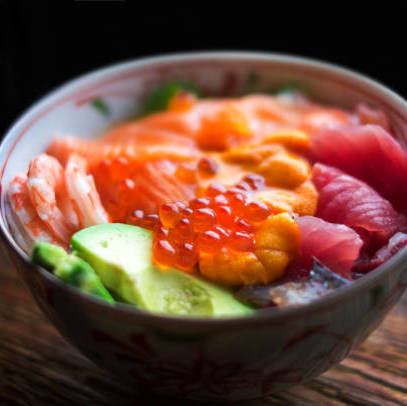 Bowl of rice topped with sashimi