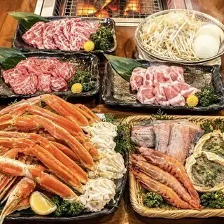 仅限午餐时间：雪蟹自助餐 ◆ 限时70分钟 ◆ 6800日元（不含税）+ 1650日元（不含税）可享90分钟无限畅饮