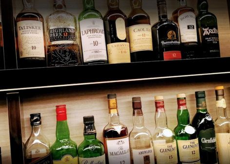Select your favorite liquor from abundant liquor ♪ One person is welcome because of the spacious counter ♪ (bar / bar / private room / charter / all-you-can-drink / wine / shochu / birthday / Nishiginza / Kumamoto city / Second party / Hideaway)