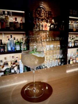 熊本・西銀座通りで、冬の夜をほどく一杯。探偵バーの「ボビーズジン・ジンバック」