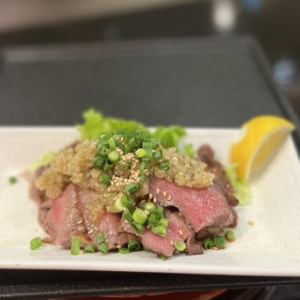 Charcoal-grilled aged beef tongue with special green onion sauce (120g)